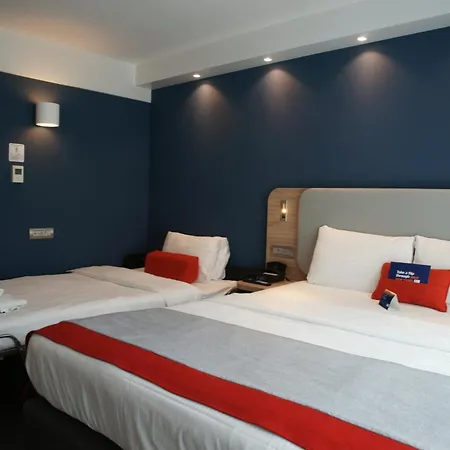 Holiday Inn Express Zürich Airport, an IHG Hotel-3