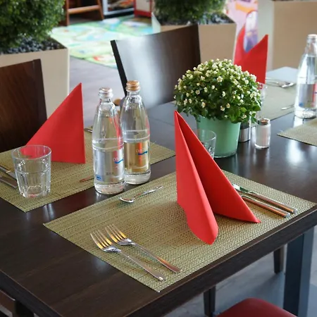 Holiday Inn Express Zürich Airport, an IHG Hotel-3